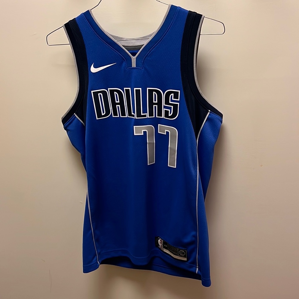 Luka Doncic jersey size M